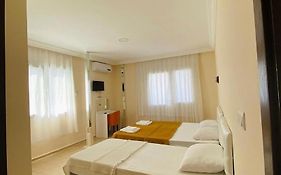 Mandarin Beach Hotel  3*